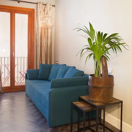 Trafalgar Luxury Apartment *